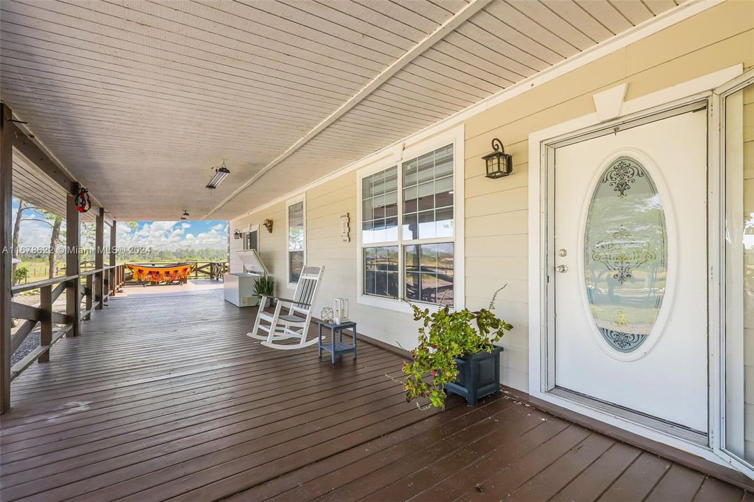 For Sale: $950,000 (4 beds, 2 baths, 2356 Square Feet)