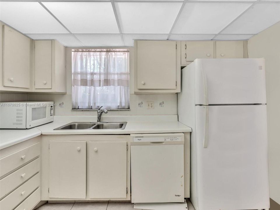 For Sale: $249,000 (3 beds, 2 baths, 1400 Square Feet)