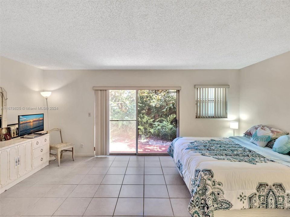 For Sale: $249,000 (3 beds, 2 baths, 1400 Square Feet)