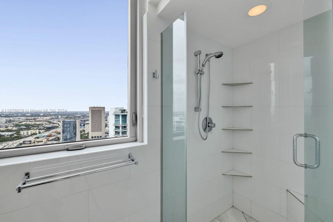 For Sale: $785,000 (2 beds, 2 baths, 1340 Square Feet)