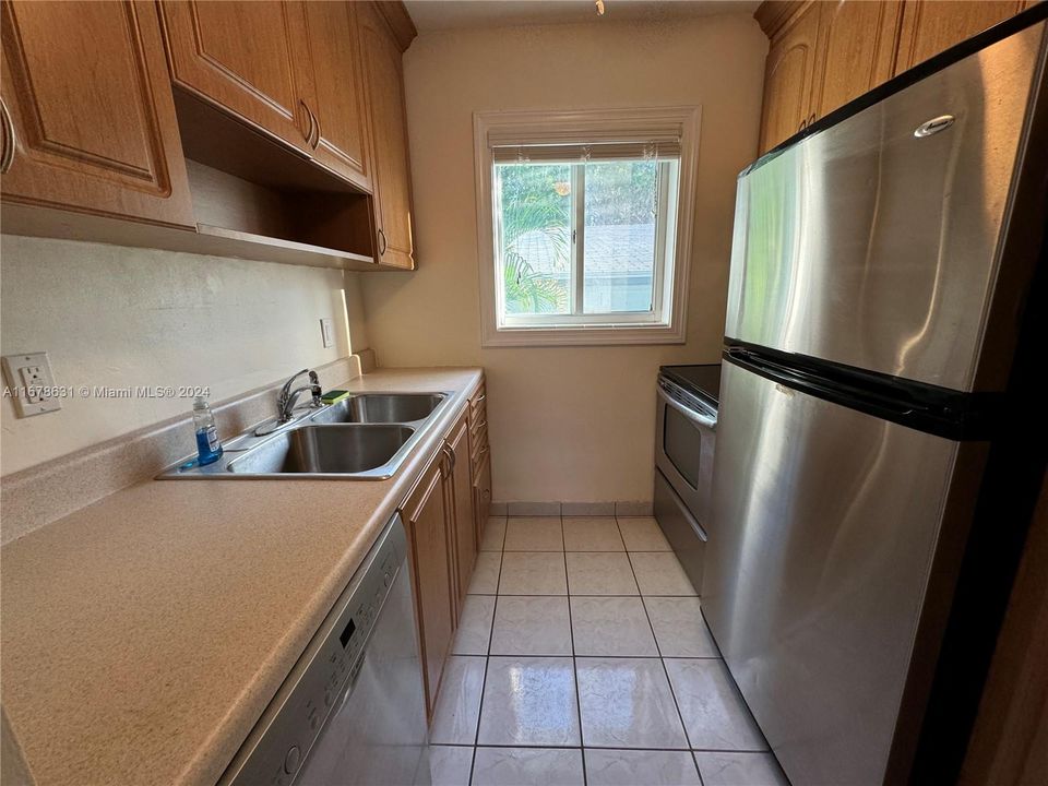 For Rent: $1,800 (1 beds, 1 baths, 440 Square Feet)