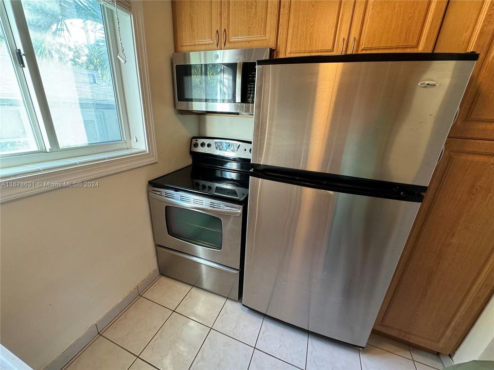 For Rent: $1,800 (1 beds, 1 baths, 440 Square Feet)