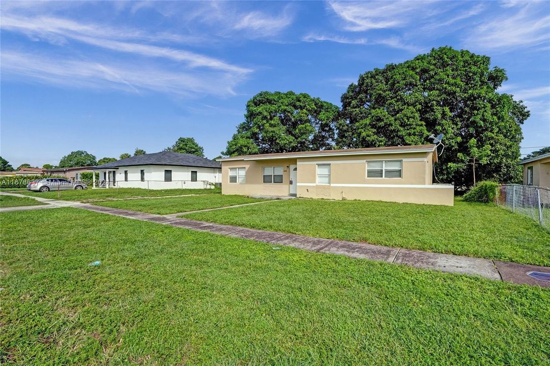 For Sale: $450,000 (3 beds, 2 baths, 1143 Square Feet)