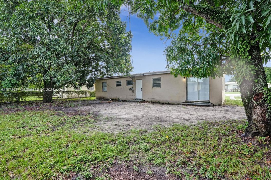 For Sale: $450,000 (3 beds, 2 baths, 1143 Square Feet)