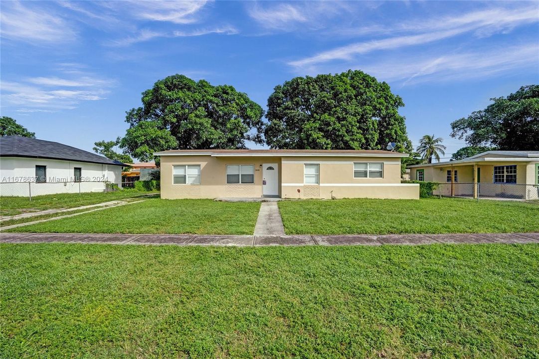 For Sale: $450,000 (3 beds, 2 baths, 1143 Square Feet)