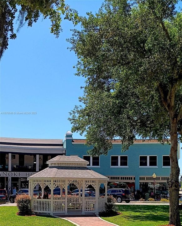 From fresh paint to friendly faces, downtown Sebring is charm turned all the way up.