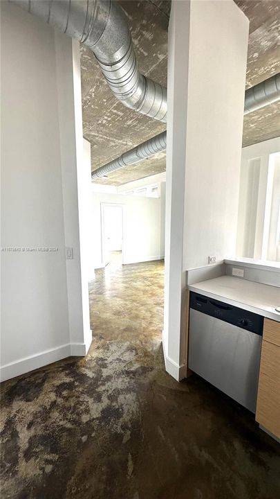 For Rent: $2,250 (1 beds, 1 baths, 827 Square Feet)