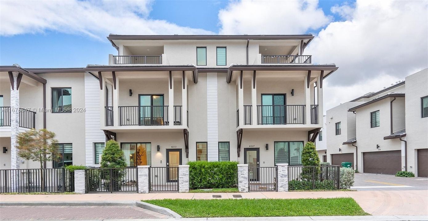 For Sale: $870,000 (3 beds, 2 baths, 1866 Square Feet)