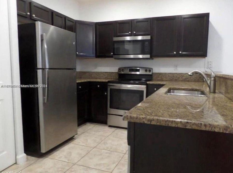 For Sale: $450,000 (2 beds, 2 baths, 1422 Square Feet)