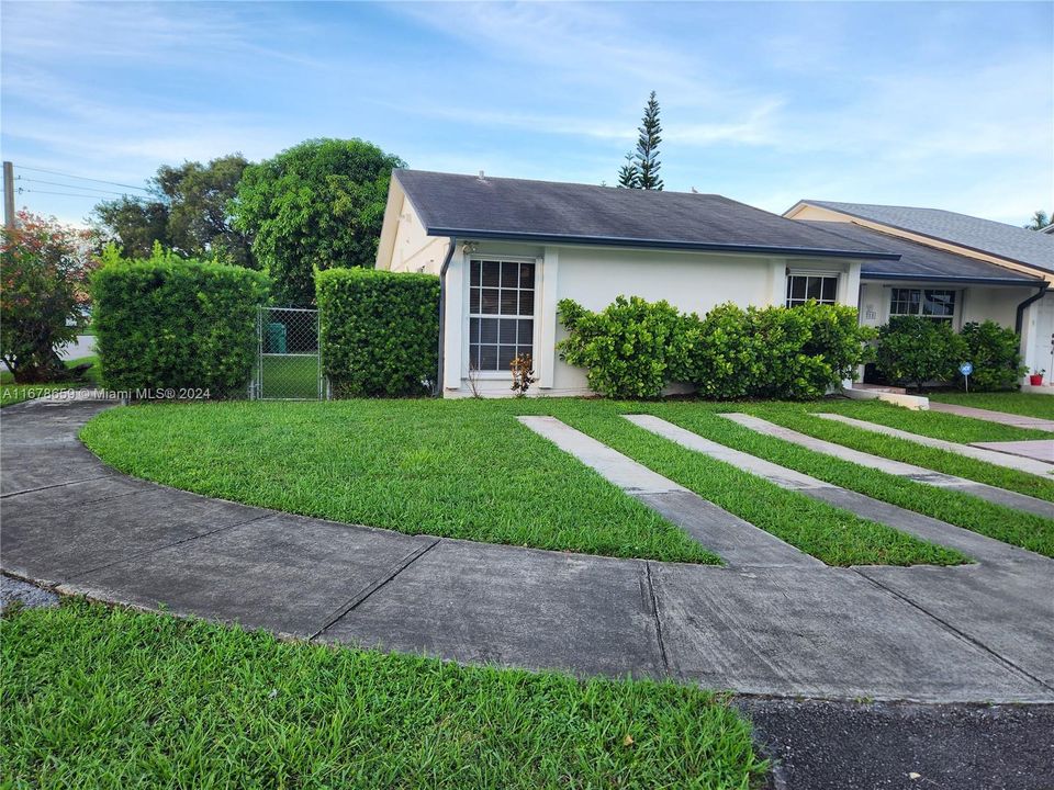 For Sale: $597,000 (3 beds, 2 baths, 1728 Square Feet)