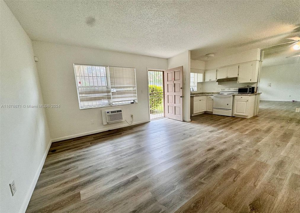 For Rent: $1,800 (1 beds, 1 baths, 616 Square Feet)