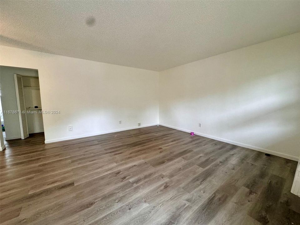 For Rent: $1,800 (1 beds, 1 baths, 616 Square Feet)