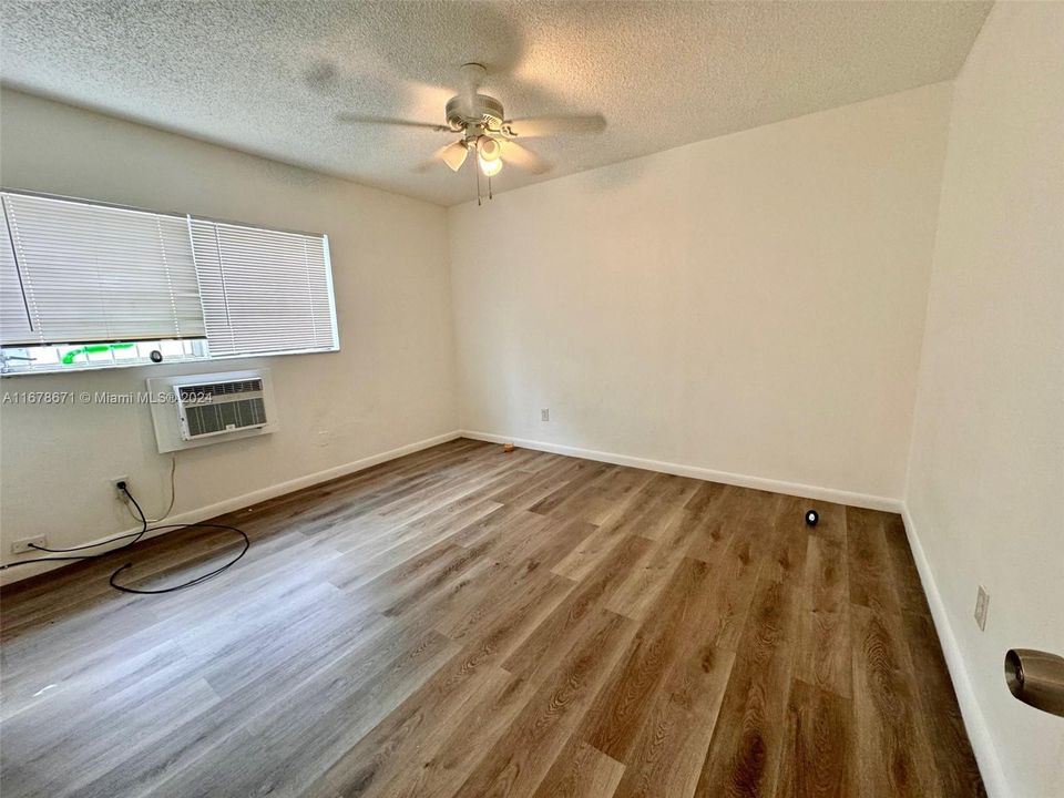 For Rent: $1,800 (1 beds, 1 baths, 616 Square Feet)