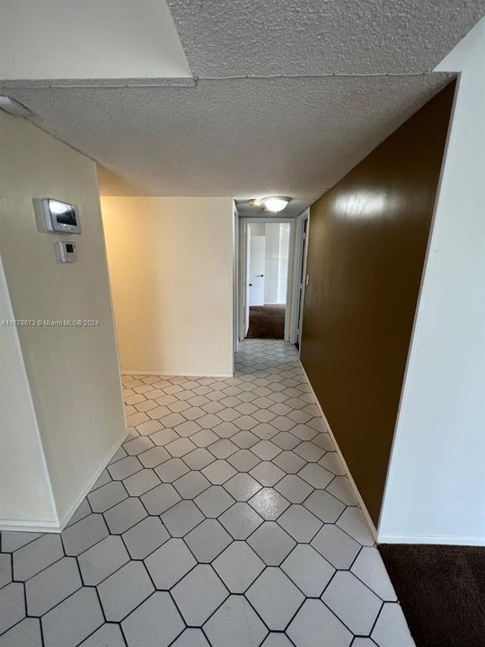 For Rent: $2,000 (2 beds, 2 baths, 1016 Square Feet)