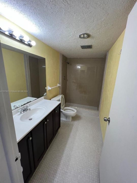 For Rent: $2,000 (2 beds, 2 baths, 1016 Square Feet)