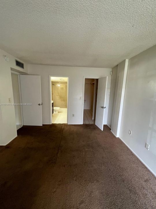 For Rent: $2,000 (2 beds, 2 baths, 1016 Square Feet)