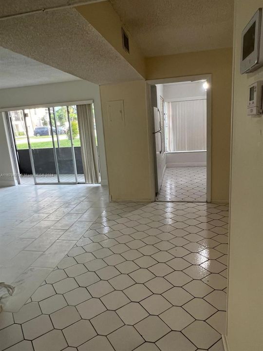 For Rent: $2,000 (2 beds, 2 baths, 1016 Square Feet)