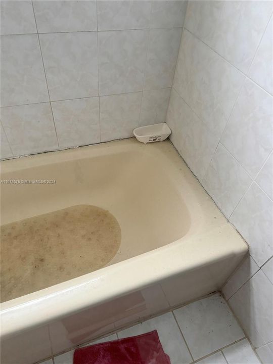 Activo con contrato: $399,900 (4 camas, 2 baños, 1334 Pies cuadrados)