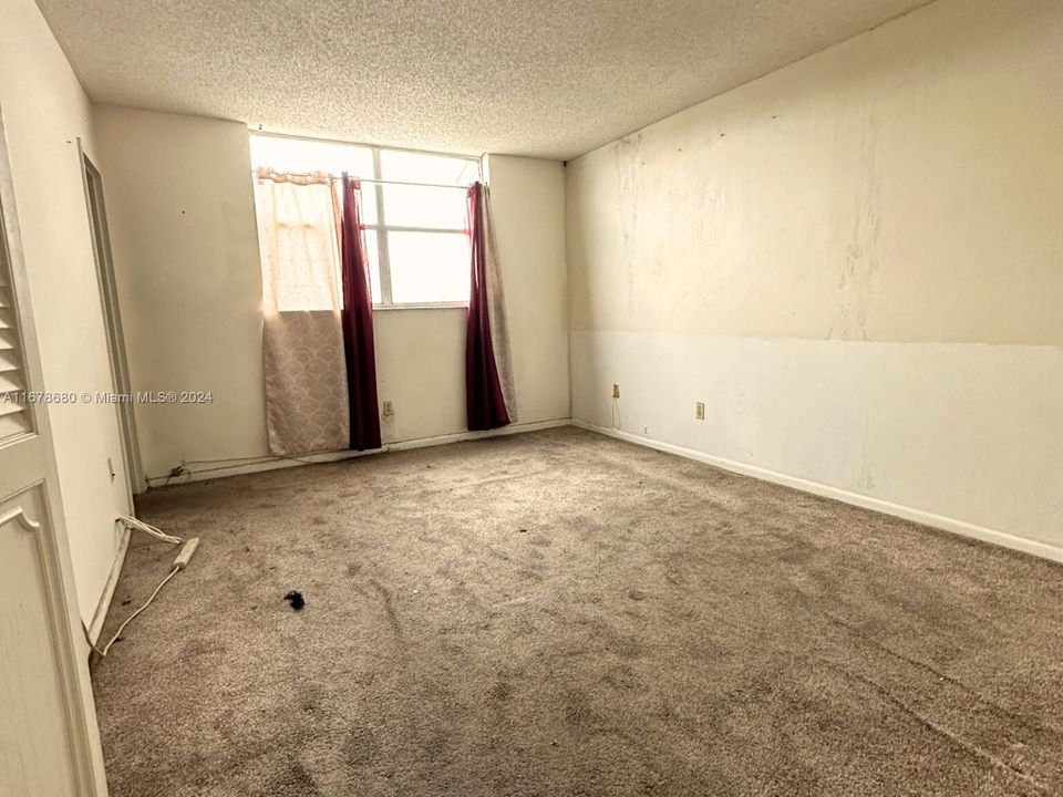 For Sale: $89,900 (2 beds, 2 baths, 1010 Square Feet)