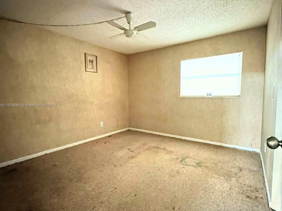 For Sale: $89,900 (2 beds, 2 baths, 1010 Square Feet)