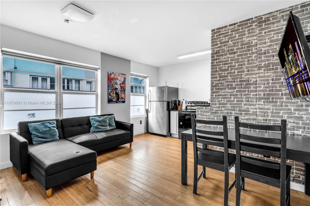 For Sale: $399,000 (1 beds, 1 baths, 509 Square Feet)