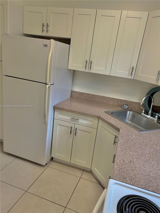 For Rent: $1,400 (1 beds, 1 baths, 1093 Square Feet)