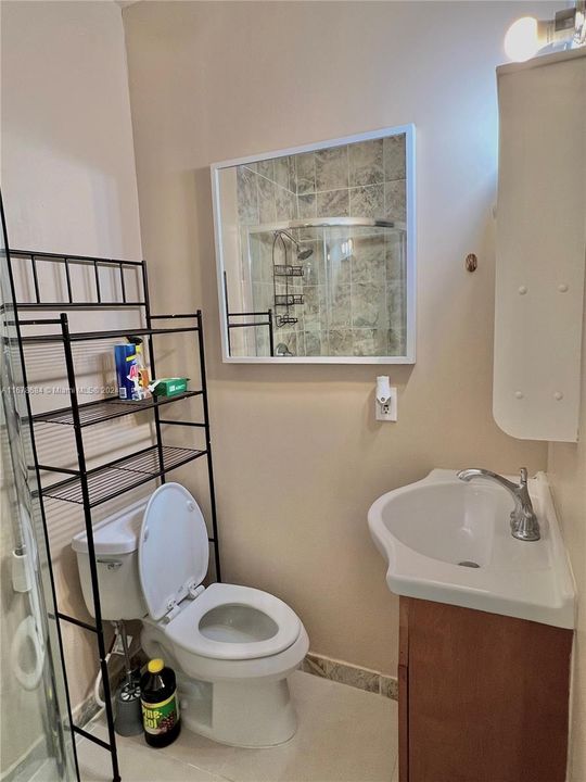 For Rent: $1,400 (1 beds, 1 baths, 1093 Square Feet)