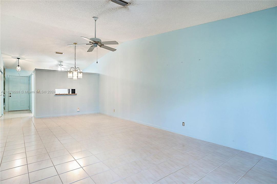 For Sale: $265,000 (2 beds, 2 baths, 1162 Square Feet)