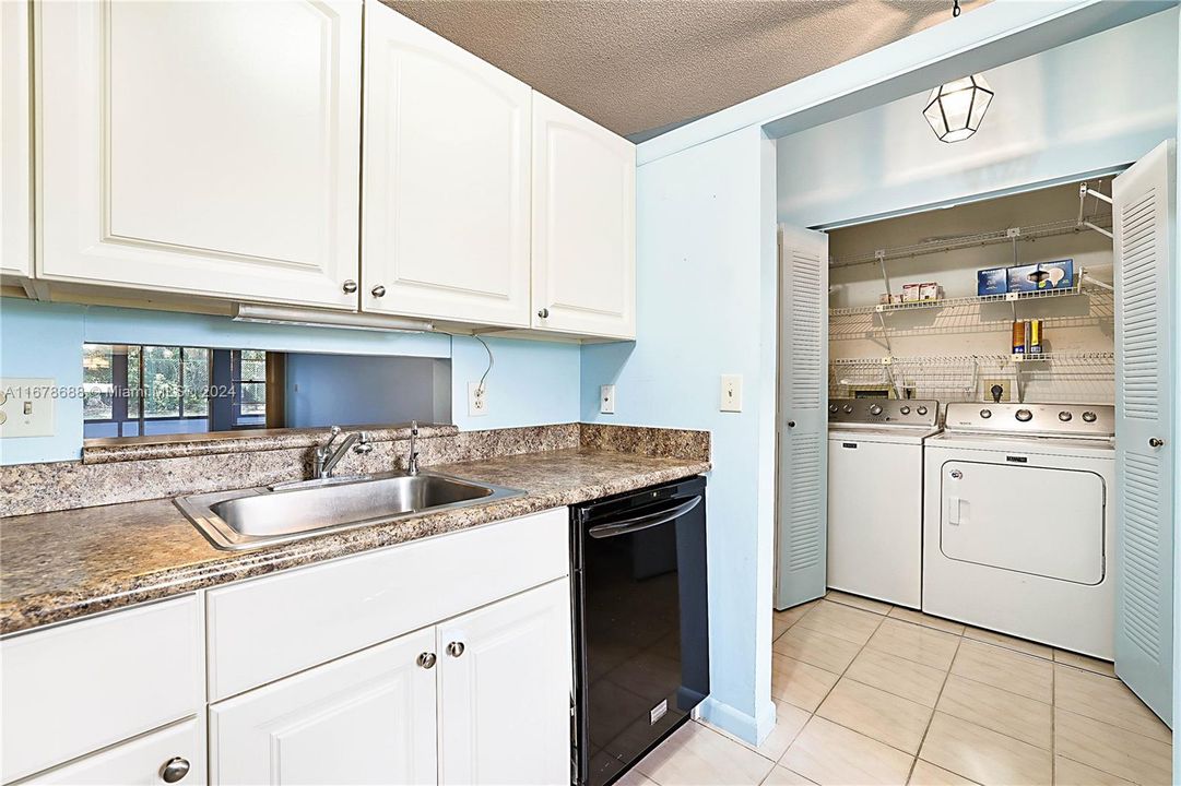 For Sale: $265,000 (2 beds, 2 baths, 1162 Square Feet)