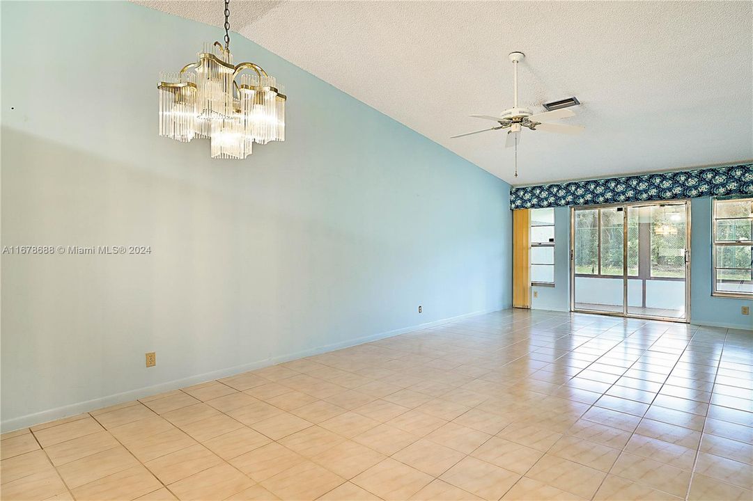 For Sale: $265,000 (2 beds, 2 baths, 1162 Square Feet)