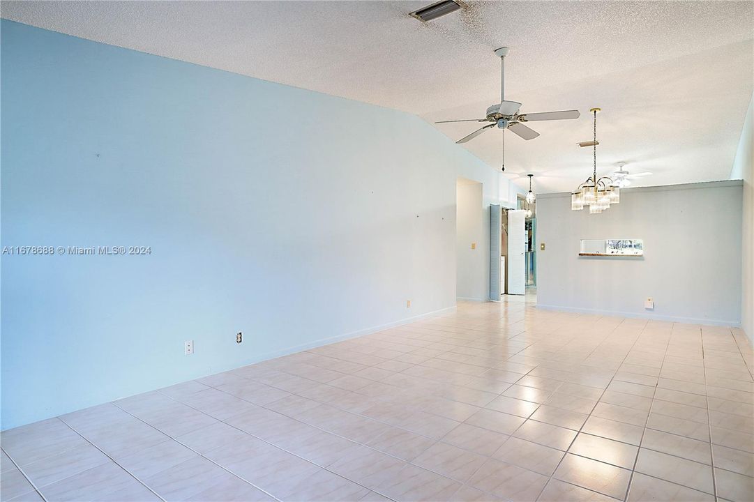 For Sale: $265,000 (2 beds, 2 baths, 1162 Square Feet)