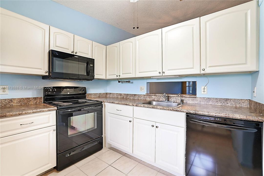 For Sale: $265,000 (2 beds, 2 baths, 1162 Square Feet)