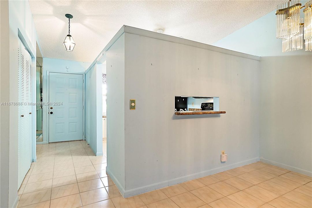 For Sale: $265,000 (2 beds, 2 baths, 1162 Square Feet)