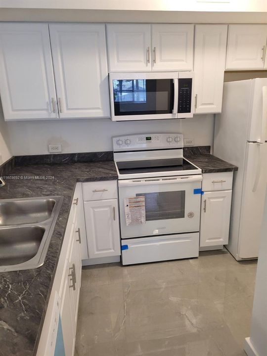 For Rent: $2,600 (3 beds, 2 baths, 1058 Square Feet)