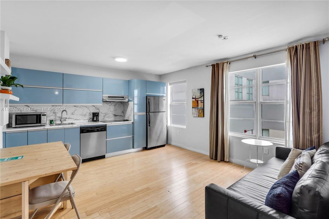 For Sale: $399,000 (1 beds, 1 baths, 509 Square Feet)