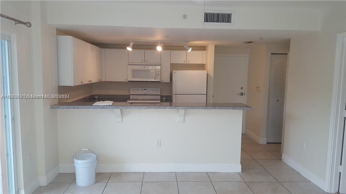 For Rent: $2,400 (1 beds, 1 baths, 629 Square Feet)