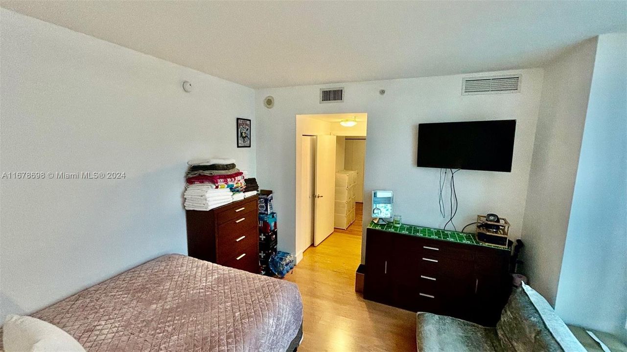 For Rent: $4,100 (2 beds, 2 baths, 1274 Square Feet)