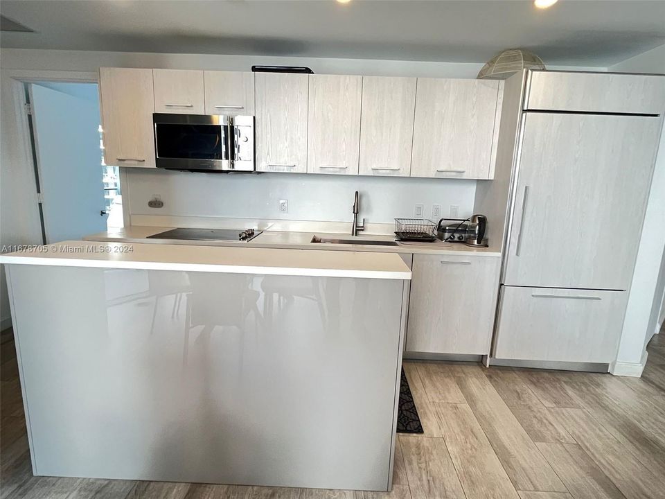 For Rent: $5,500 (2 beds, 2 baths, 924 Square Feet)