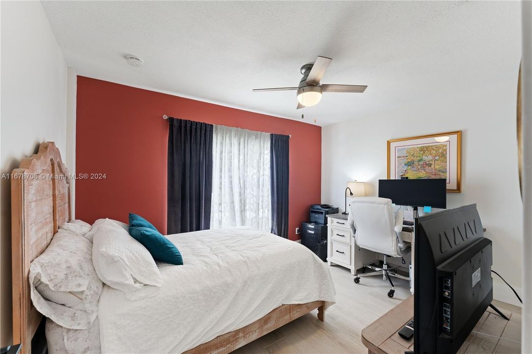 For Sale: $383,000 (2 beds, 2 baths, 1180 Square Feet)