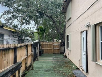 For Rent: $2,200 (2 beds, 2 baths, 1100 Square Feet)