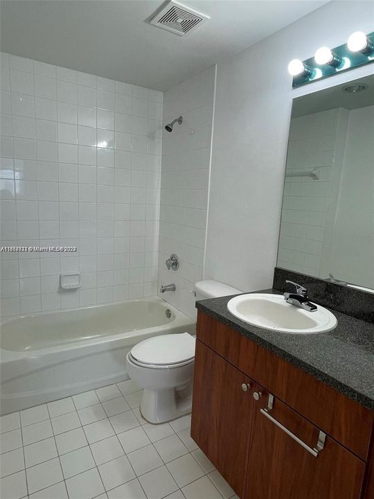 For Rent: $2,750 (2 beds, 2 baths, 850 Square Feet)