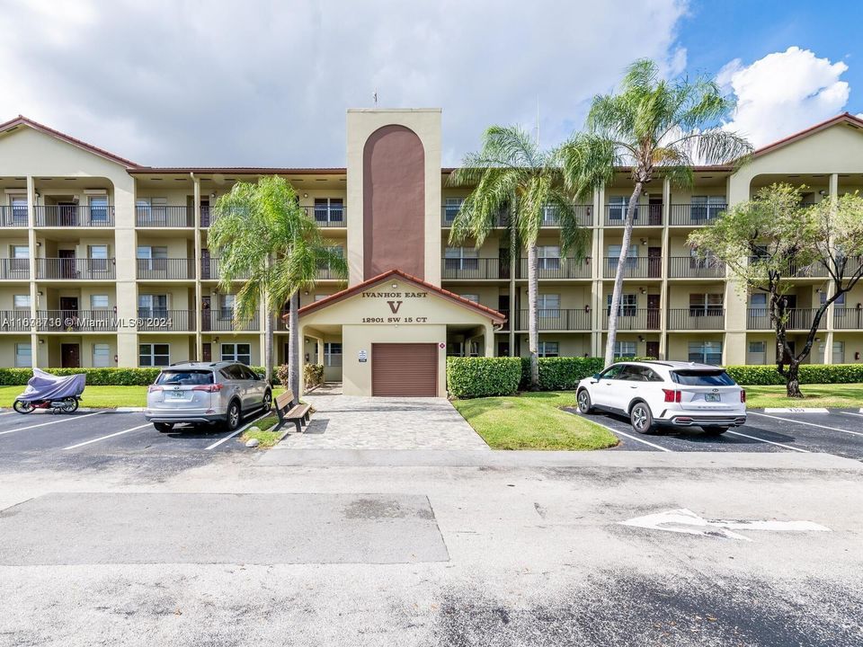 For Sale: $299,000 (2 beds, 2 baths, 1205 Square Feet)