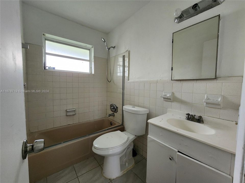 For Rent: $1,700 (2 beds, 1 baths, 845 Square Feet)