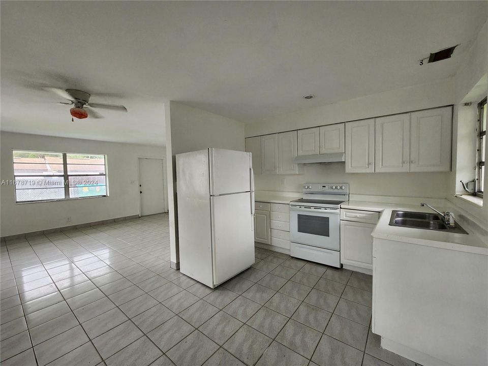 For Rent: $1,700 (2 beds, 1 baths, 845 Square Feet)