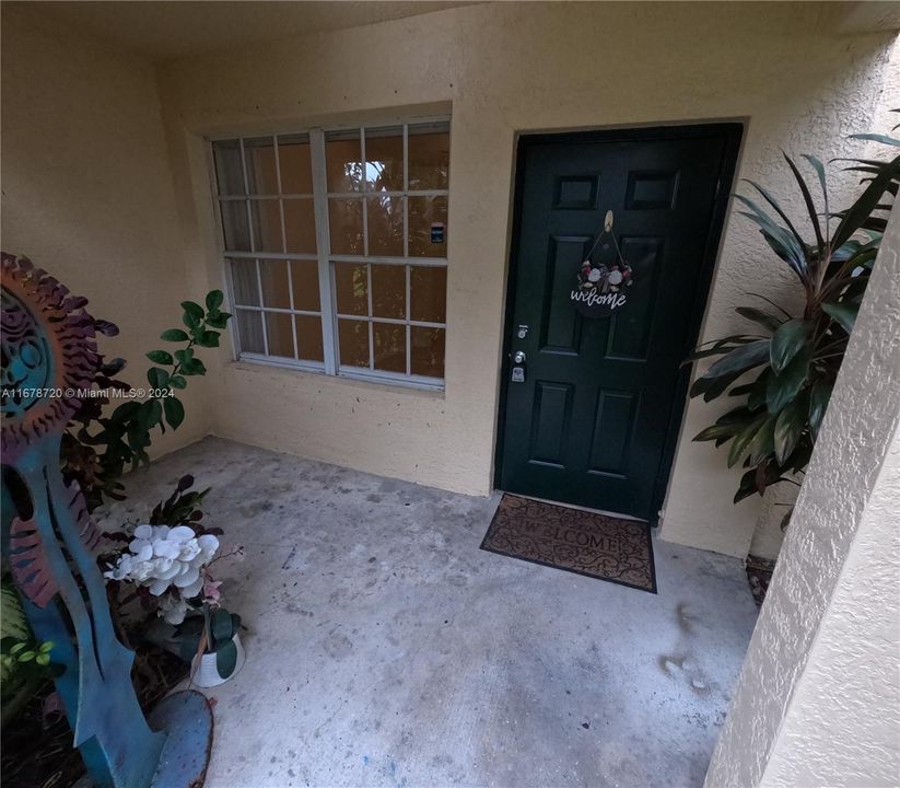 For Rent: $2,500 (2 beds, 2 baths, 1035 Square Feet)