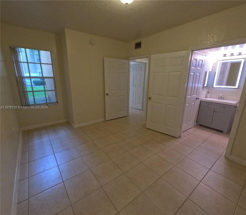 For Rent: $2,500 (2 beds, 2 baths, 1035 Square Feet)