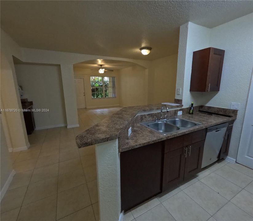 For Rent: $2,500 (2 beds, 2 baths, 1035 Square Feet)