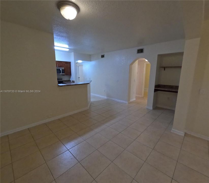 For Rent: $2,500 (2 beds, 2 baths, 1035 Square Feet)