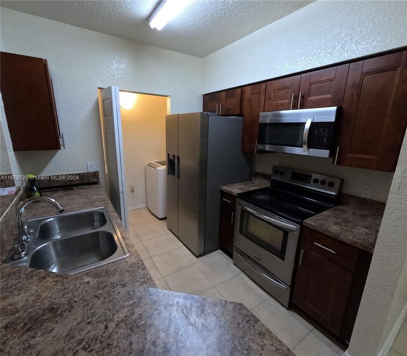 For Rent: $2,500 (2 beds, 2 baths, 1035 Square Feet)