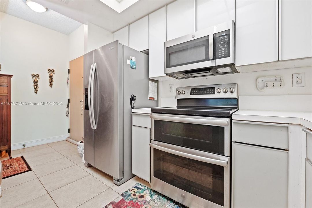 For Sale: $409,000 (3 beds, 2 baths, 1230 Square Feet)